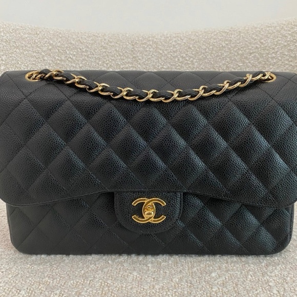 Authentic Chanel Classic Flap Jumbo Black Caviar - Picture 2 of 16